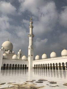 Abu Dhabi, Middle Eastern art, Sheikh Zayed Grand Mosque, arabic art, city guides, Abu Dhabi city guide, travel magazine, art guides, Louvre Abu Dhabi, Abu Dhabi Art, travel guides, Eastern art, J'aipur Journal, Rupi Sood, editor picks, islamic art, arabesque patterns